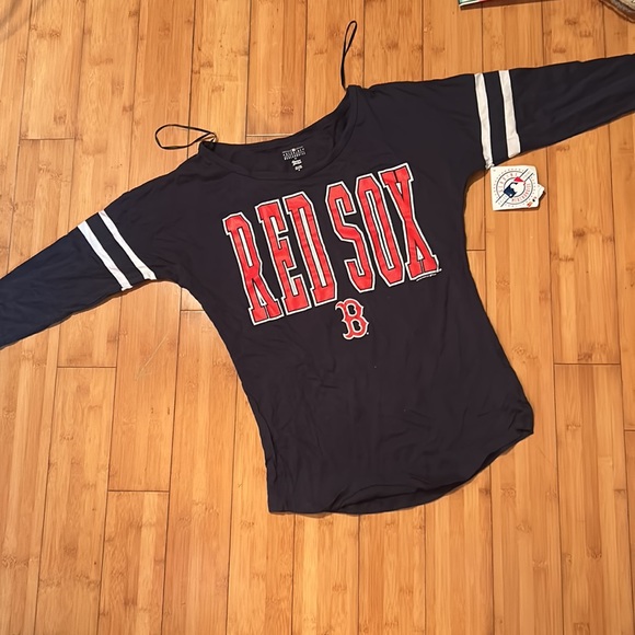 Women’s scoop bottom quarter sleeve size medium. New with tags - Picture 2 of 7